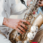 Show de blues e jazz com food trucks na Praça Presidente Vargas durante o festival em Extrema.