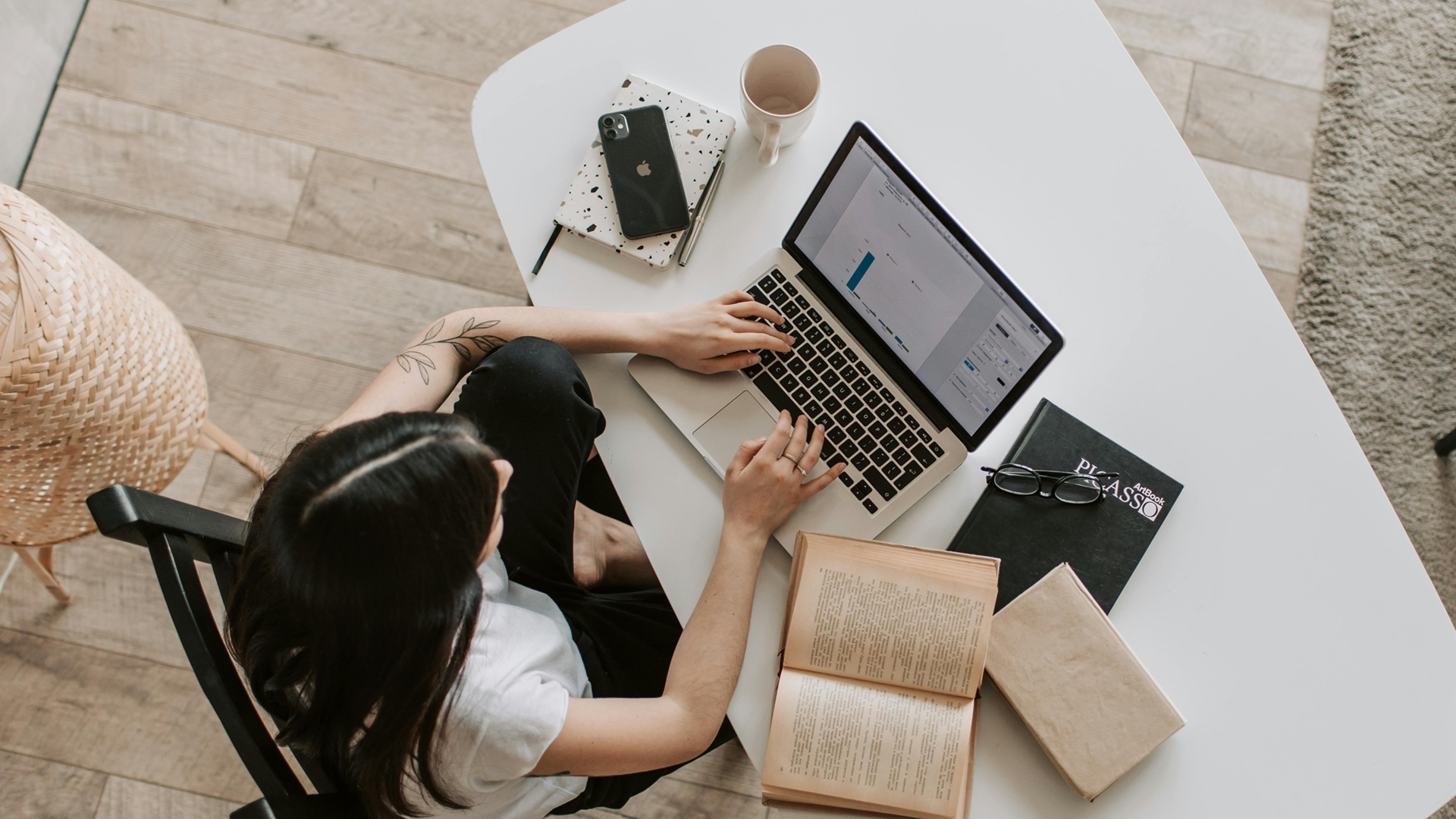 Lançamento da Nova Política EAD 2025 com foco em qualidade e presencialidade.