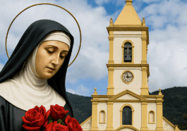 Celebração da Festa de Santa Rita 2025 no Santuário de Extrema com devotos e rosas benditas