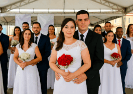 Casal celebrando união no Casamento Comunitário em Extrema.