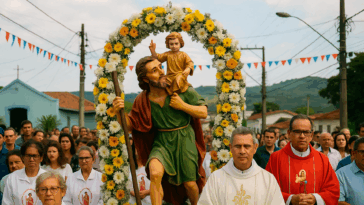 Banda Colo de Deus se apresentando no Parque de Eventos durante a Festa de São Cristóvão, Extrema, 2025.